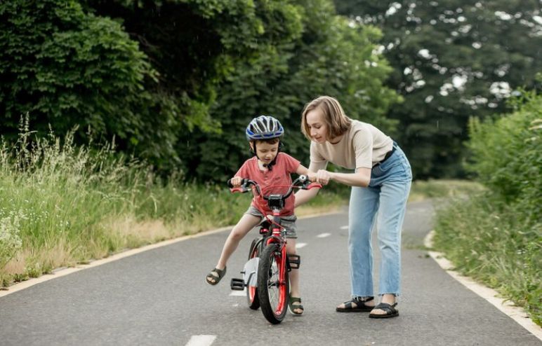 Mom teaches son Bike Riding 