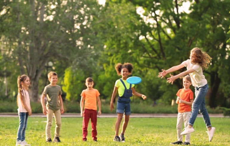 Kids Playing Frisbee 